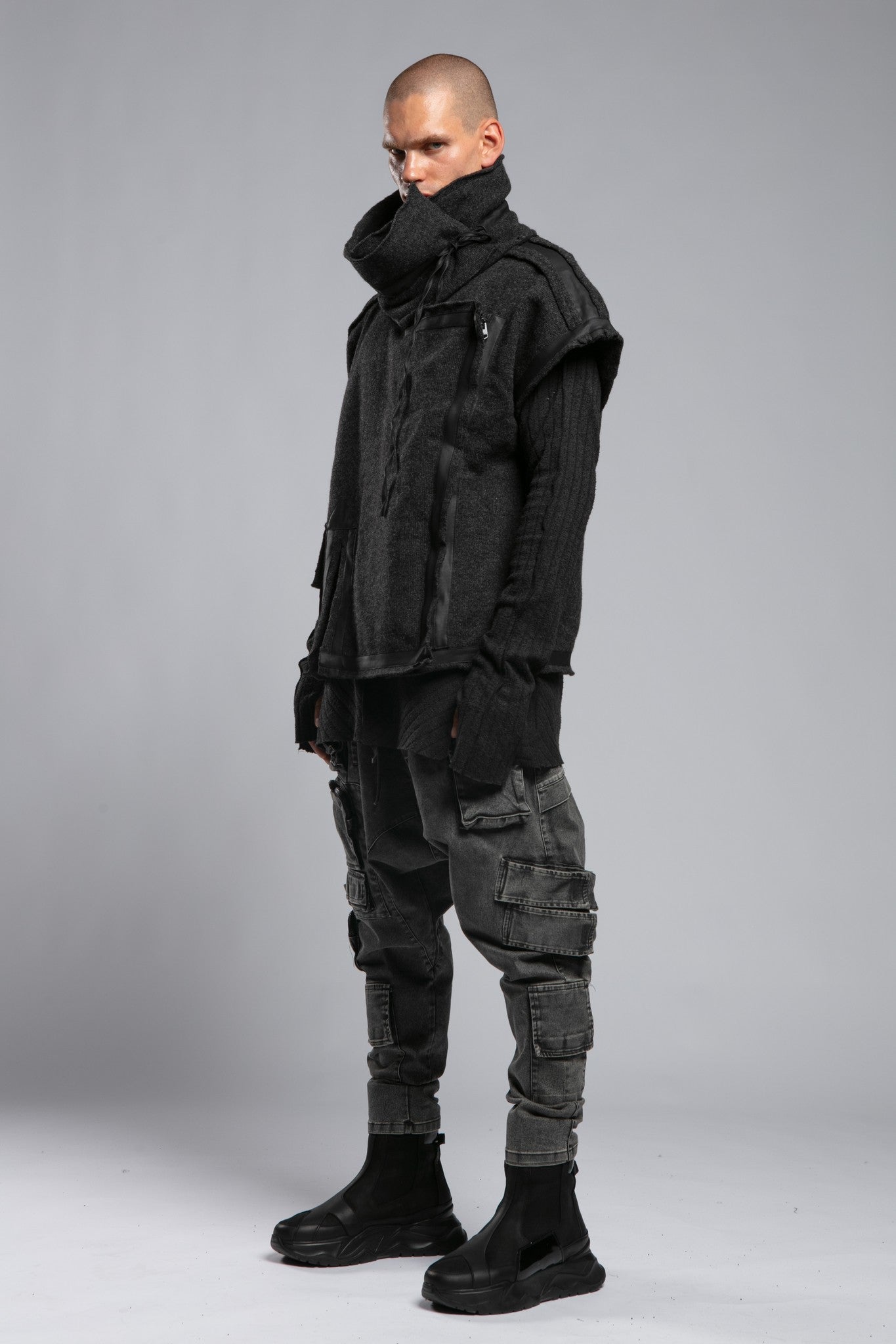 Short Cardigan with Slit on the Front