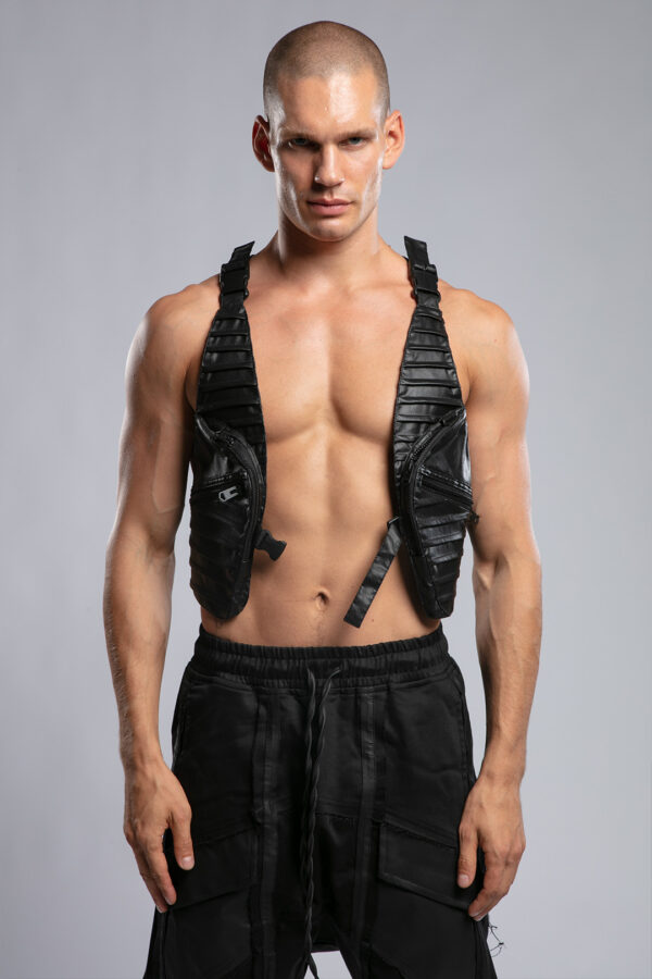 23Y-08 005-Black vest