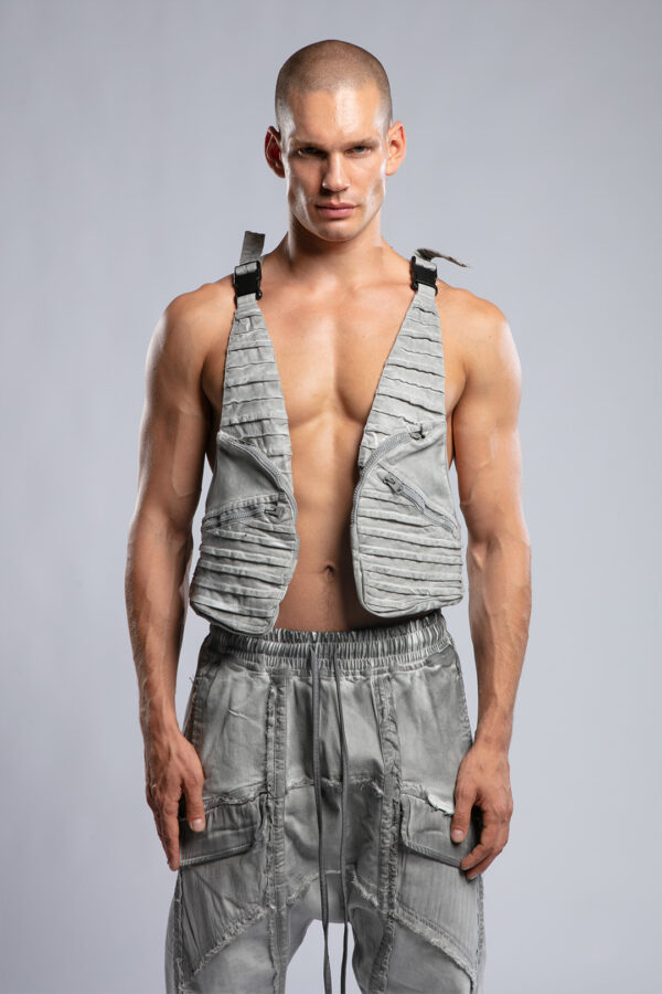 23Y-08 005-Grey vest