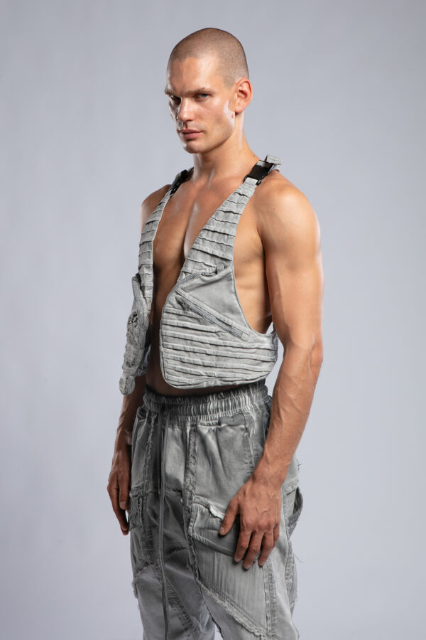 23Y-08 005-Grey vest